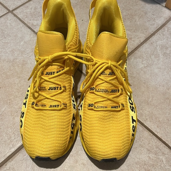 Running shoes. Walked in once - Picture 3 of 4